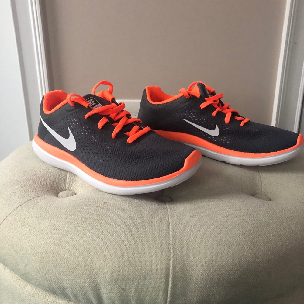 New Nike Flex 2016 Run Sneakers Kids Sz 4